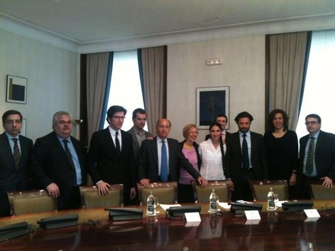 Diputados con la bloguera cubana Yoani Sánchez 