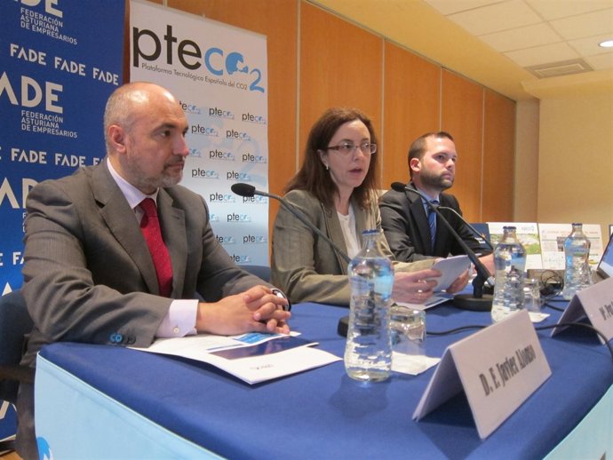 Por la izquierda, Alonso y Orviz, durante la presentación. 
