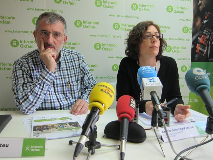 F.Mateu (Intermón Oxfam Catalunya) y E.Sánchez-Pantoja (campaña FTT)