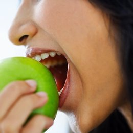 Las frutas se comen solas o media hora antes de comer