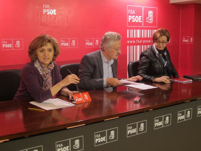 María Luisa Carcedo, Antonio Trevín y Mariví Monteserín. 