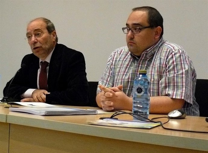El alcalde (izq.) y el concejal de Empleo, este miércoles durante la presentació