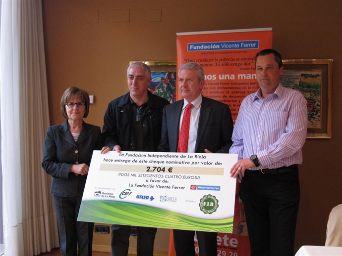 Entrega Cheque Fundación Vicente Ferrer