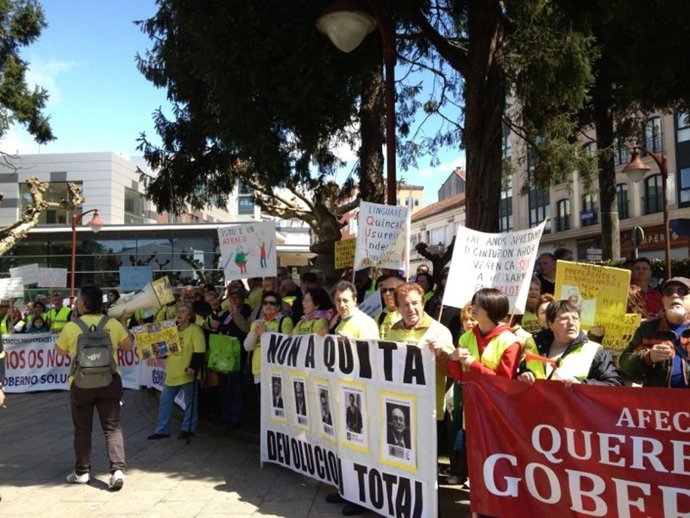 Manifestación de afectados por preferentes en Carballo