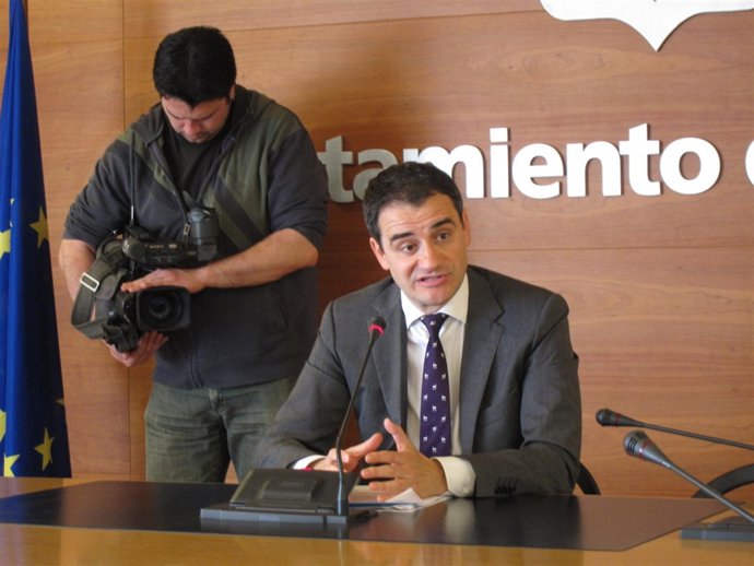 Miguel Sáinz, durante la rueda de prensa de la Junta de Gobierno