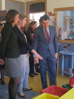 Ignacio González en una escuela