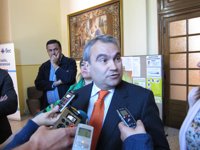 El alcalde de Badajoz considera "una absoluta irresponsabilidad" las declaraciones de Sosa (IU) sobre "ocupar" viviendas