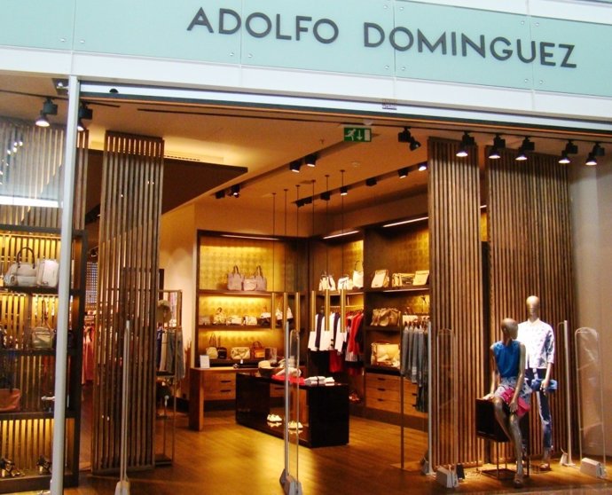 Tienda de Adolfo Domínguez en la T1 de El Prat