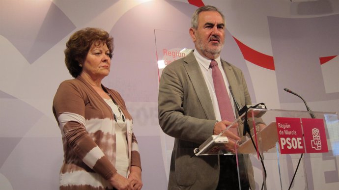 Rosique y González Tovar en rueda de prensa en la sede en Murcia