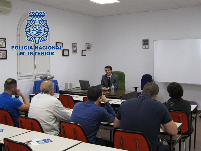 Charla policía