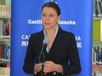 Cospedal anuncia que Rajoy viajará "en junio o en septiembre" a China, un país "donde se pueden buscar oportunidades"