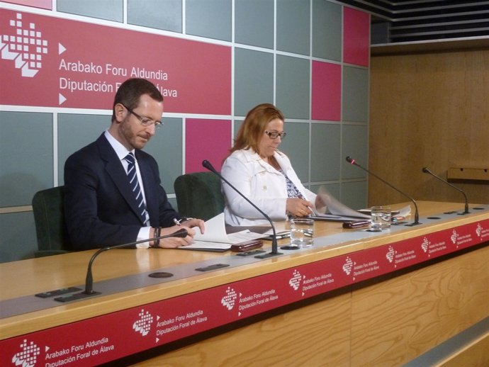 Javier Maroto y Marta Alaña.