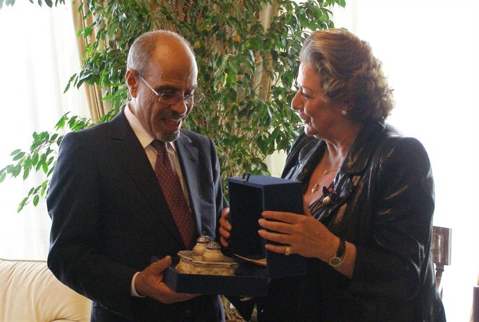 Barberá junto al embajador de Marruecos en la reunión    