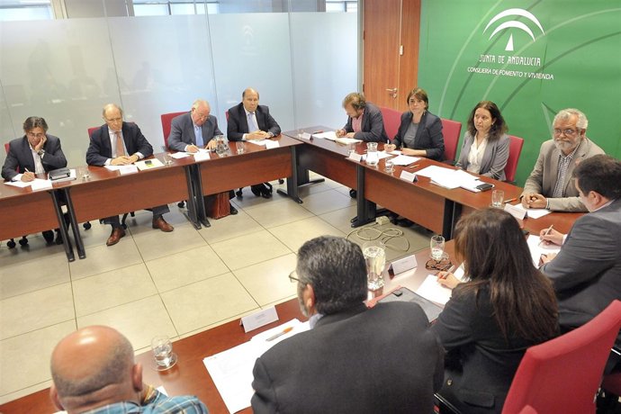 Reunión de consejera de Fomento y Vivienda con la Plataforma de la Construcción