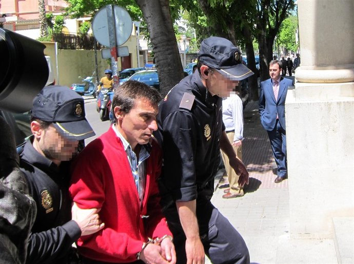 El acusado momentos antes de escuchar el veredicto hoy