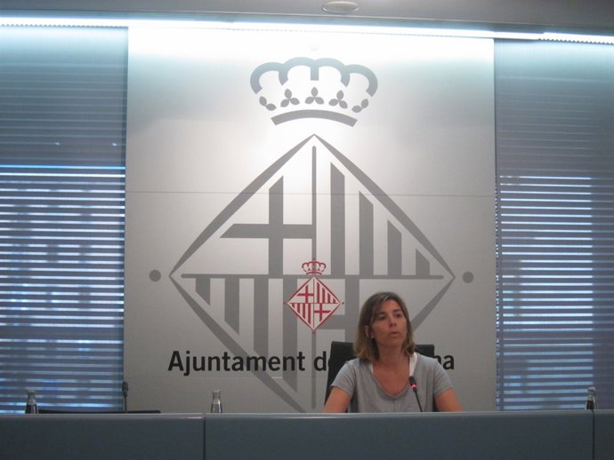 La conejal de Ciutat Vella, Mercè Homs, en rueda de prensa