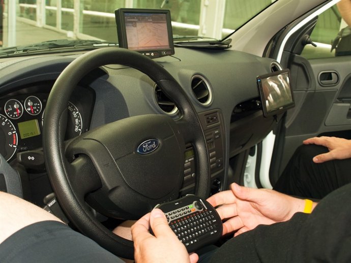 Los comandos de voz al volante son más peligrosos que la escritura