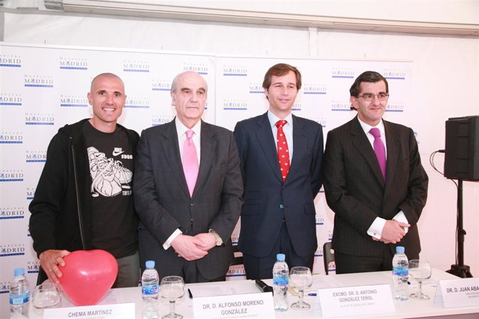 Firma del convenio para la carrera HM corre por la vida