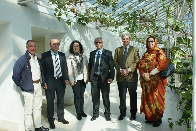 Representantes del PRC con el ministro de Cooperación de la República Saharui
