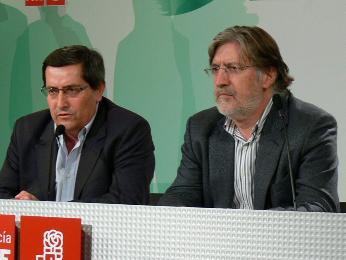 Entrena y Pérez Tapias en el debate organizado por el PSOE de Granada