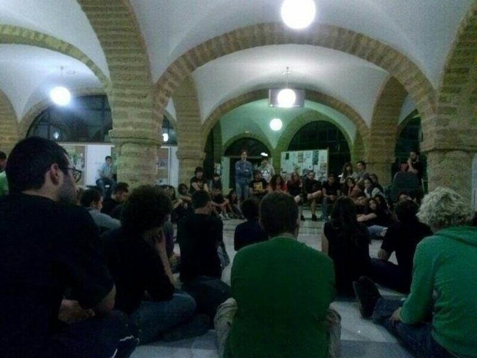 Encierro de estudiantes en la Facultad de Filosofía en Cádiz