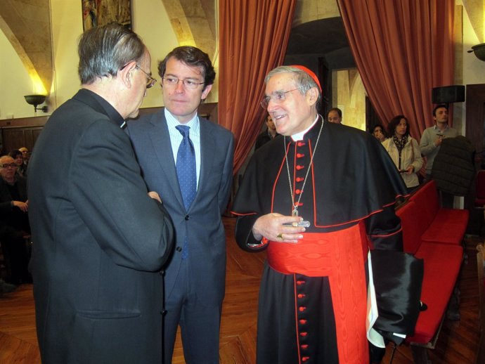 Lluis Martínez i Sistach (derecha), Mañueco (centro) y López Hernández