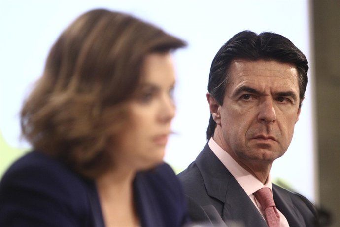 Soraya Sáenz De Santamaría Y José Manuel Soria 