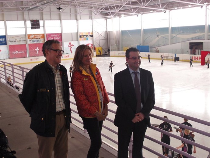 Merino y la presidenta de la Federación, en la pista de Lobete      