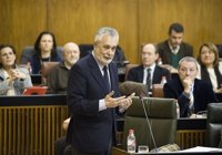 Griñán afirma que piensa "poco" en Zoido, que "no quiere ser candidato a la Junta porque no le interesa nada Andalucía"