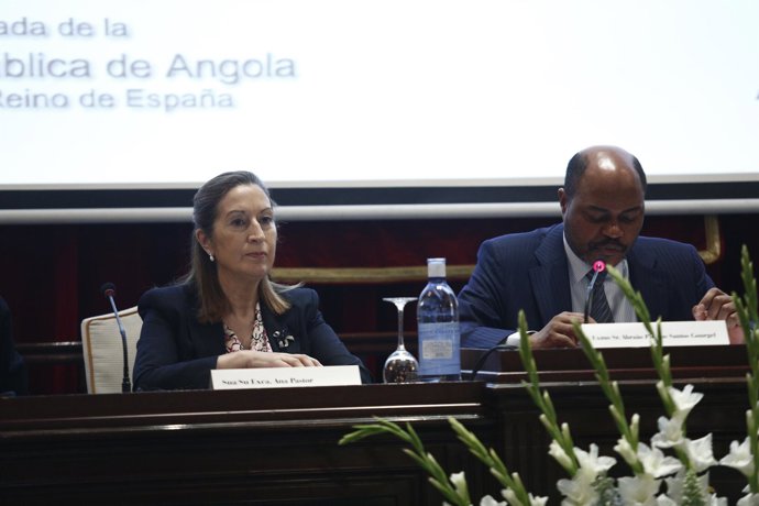 La ministra de Fomento, Ana Pastor, con el Fondo Soberano de Angola