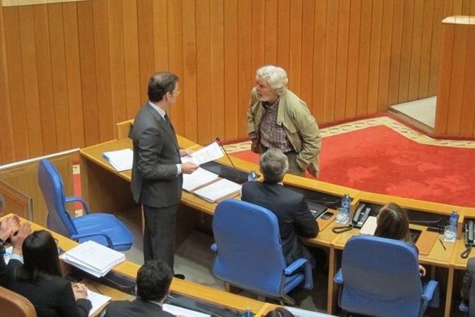 Beiras golpea el escaño de Feijóo pidiendo "decencia"