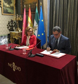 De Pablo-Blanco y el ecónomo provincial de San Juan de Dios firman un convenio