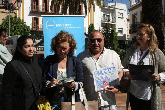 Recogida de firmas del PP de Alcalá de Guadaíra