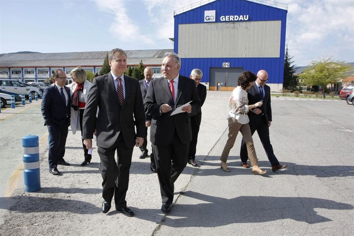 Visita del consejero de Industria, Eduardo Arasti, a Gerdau