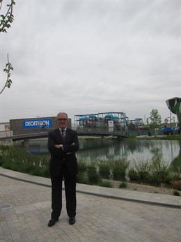 El presidente de AECC, Javier García-Renedo, en Puerto Venecia.