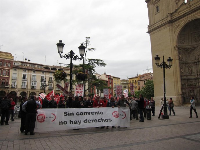 La Federación del Metal, Construcción y Afines de UGT de La Rioja concentrada