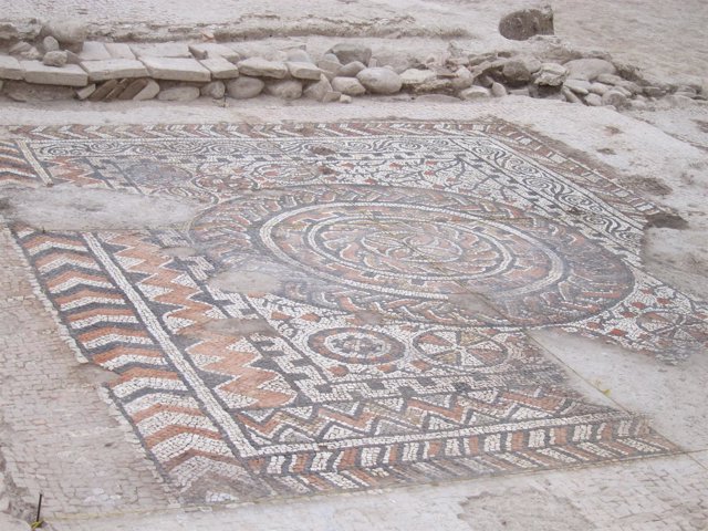 Restos de un mosaico en la villa romana hallada en Granada