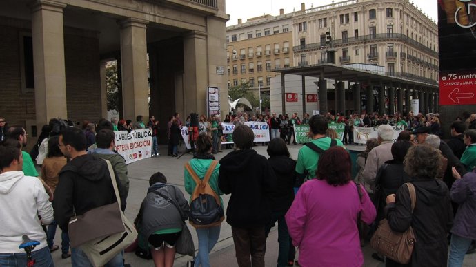 Concentración en contra de los recortes dentro de la campaña 'Toma tu centro'