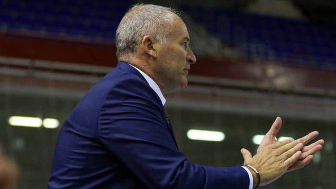 El Entrenador Del FC Barcelona Alusport Marc Carmona