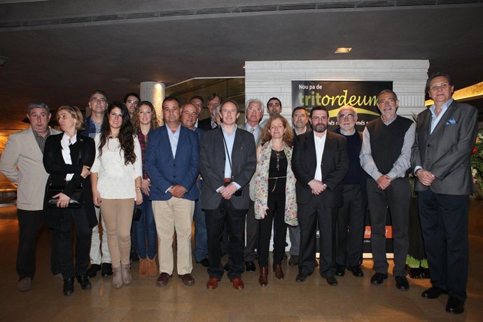 Pilar Barceló Junto Con Todo El Equipo Que Ha Elaborado El Tritordeum