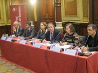 Colau ve "un abismo" entre el 'escrache' y lo que algunos políticos dicen que es