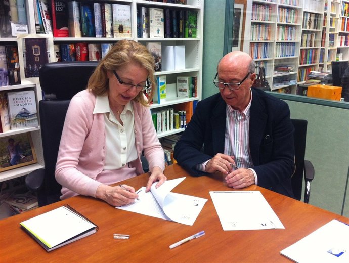 Firma del convenio con Espasa
