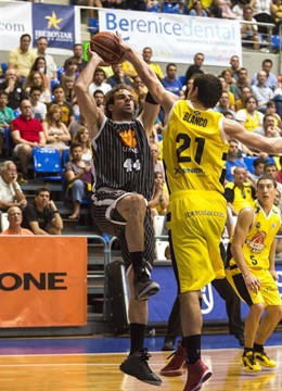 Roger Grimau 44 Uxue Bilbao Basket