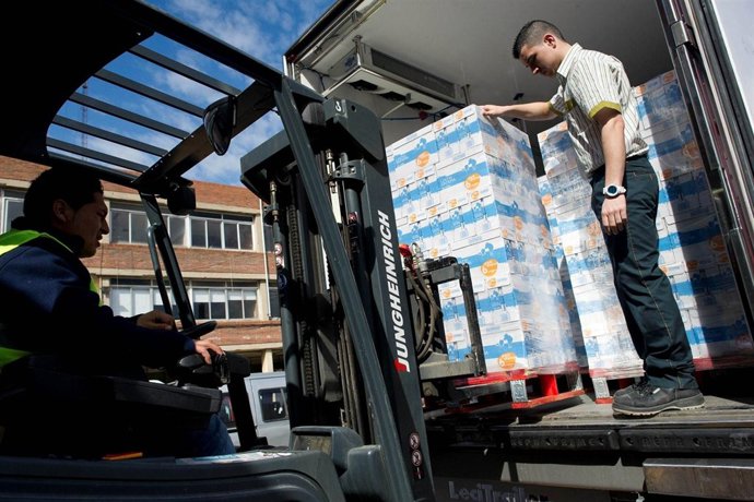 Donación de 12.000 litros de leche de Mercadona al Banco de Alimentos