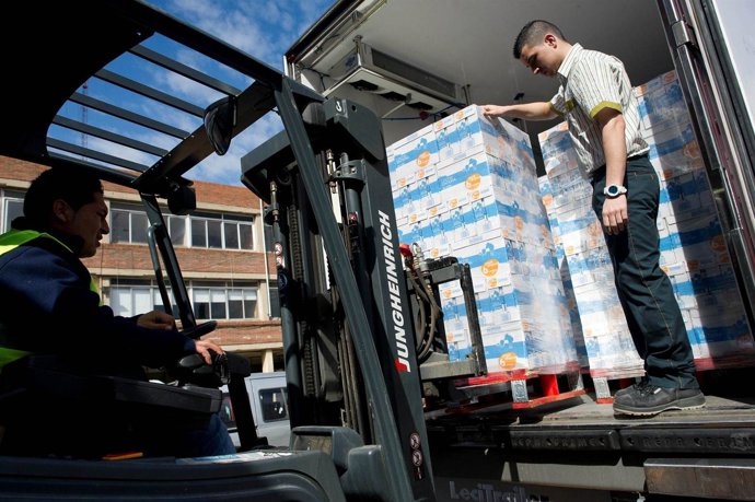 Donación de 12.000 litros de leche de Mercadona al Banco de Alimentos