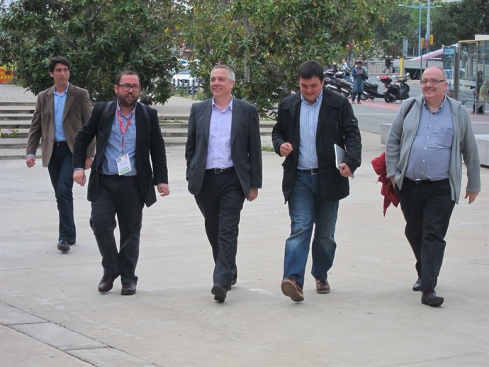 Pere Navarro (PSC) llega al congreso de UGT acompañado por sus asesores