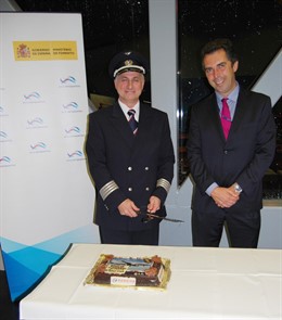 El director del Aeropuerto de El Altet y el comandante de Rossiya