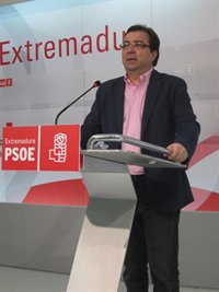 Vara sostiene que la presencia de Felipe González en Badajoz es una "escena de la película" que Monago está "rodando"