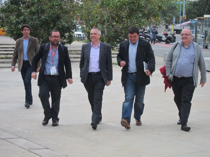 Pere Navarro (PSC) llega al congreso de UGT acompañado por sus asesores