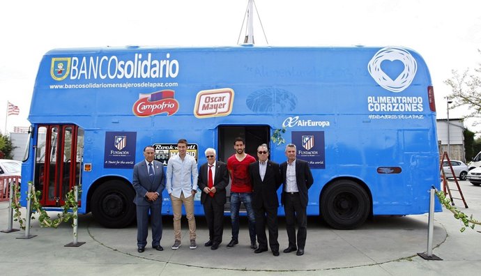 Bus solidario de Mensajeros de la Paz en el Derbi